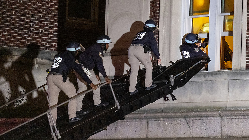 Policía entra a la Universidad de Columbia