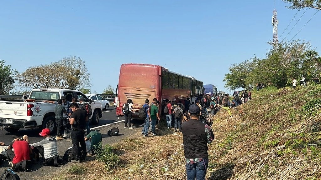 Rescatan a migrantes abandonados en Veracruz, México