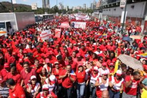 En todo lugar de Venezuela, una Marea Roja espera al Candidato de la Patria