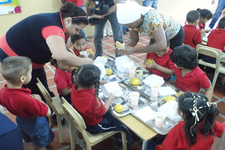 http://www.aporrea.org/imagenes/2010/05/programa-de-alimentacion-escolar-7.jpg