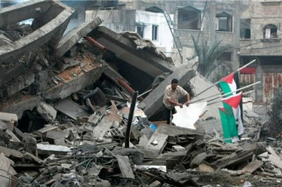 Misiles lanzados por la Fuerza Aérea israelí destruyeron la sede del Gobierno de Hamas.