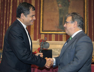 Rafael Correa y el alcalde de Sevilla