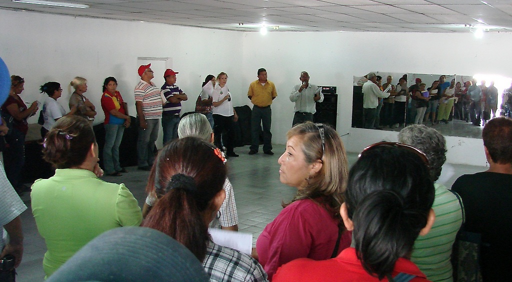 Asamblea de consejos comunales en el Ateneo La Isabelica. Foto: Fran Godoy
