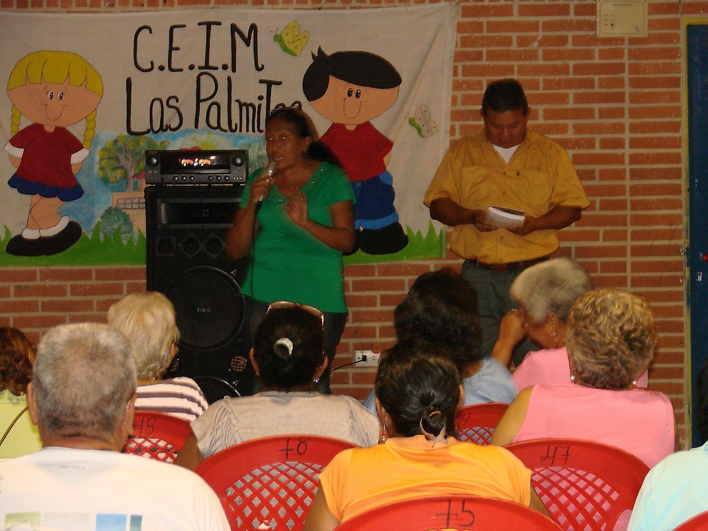 Asamblea de consejos comunales en Las Palmitas impulsan soluciones para este populoso sector.