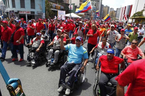 Miembros de los colectivos de personas con discapacidad marcharon el 27F