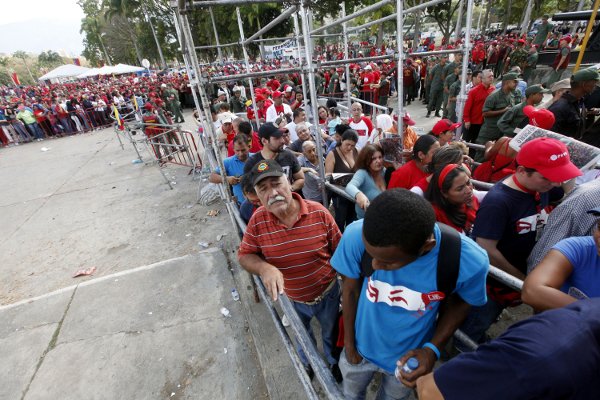 La cola en Los Próceres