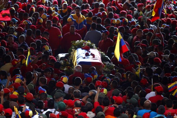 El pueblo acompaña a Chávez