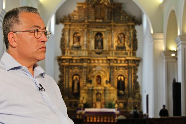El padre Numa Molina, párroco de la Iglesia de San Francisco de Caracas