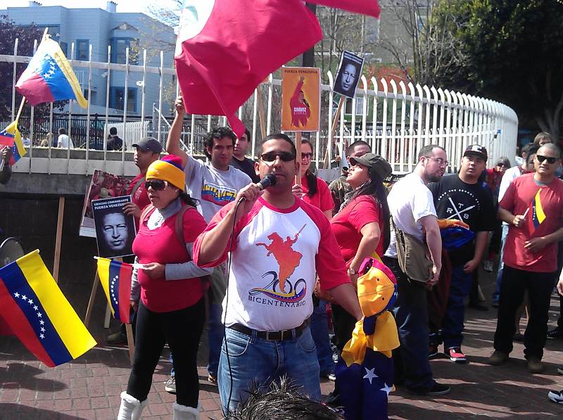 Martín Sánchez, ex-cónsul de Venezuela en San Francisco y co-fundador de Aporrea, resaltó los avances sociales de la clase trabajadora y la lucha anti-imperialista de Chávez. La marcha en San Francisco partió desde la esquina de La Misión y 24