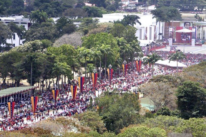 Vista aérea de la Av. Los Próceres, al final, a la derecha, está la Capilla Ardiente del Comandante Chávez