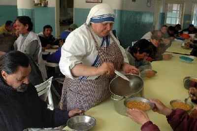 Ayuntamiento de Miami advierte a Misioneras de la Caridad de la ciudad que es ilegal alimentar a pobres.