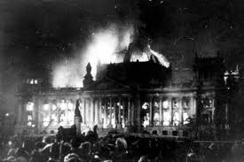 Incendio del reichstag por hordas fascistas de Hitler en 1933