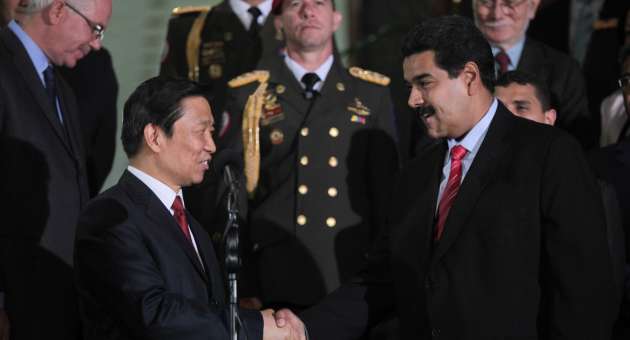 El presidente Nicolás Maduro con el vicepresidente de China, Ly Yuanchao