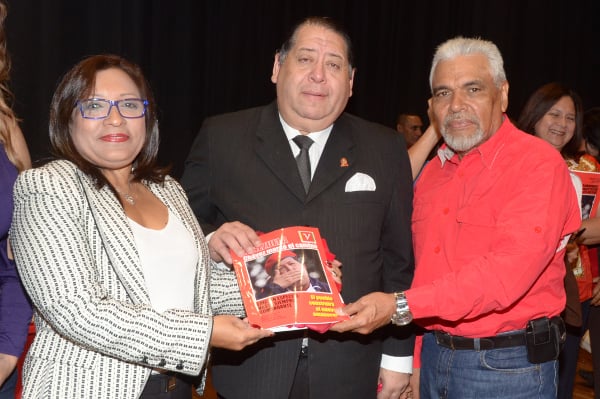 Alcalde Edgardo Parra junto a Hermann Escarrá presentaron la revista
