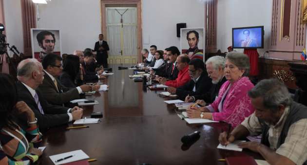Reunión del Consejo de Estado en el Palacio de Miraflores
