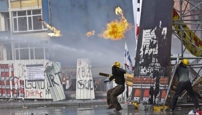Encendidas protestas hubo contra el gobierno turco por sus planes