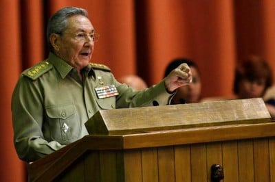 Presidente cubano Raúl Castro criticó que la atención esté en la "persecución" del joven y no en los sistemas de "espionaje global"
