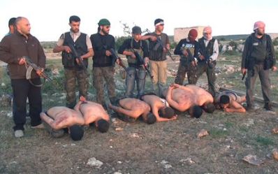 Rebeldes sirios ejecutando a 7 soldados