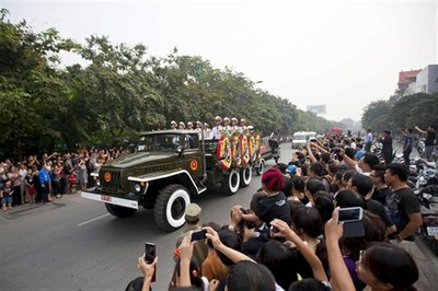 El féretro del General se dirige rumbo hacia la provincia central de Quang Binh, su tierra natal