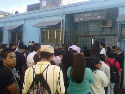 Atrasos en algunos centros de votación en Tegucigalpa. La apertura estaba prevista para las 7