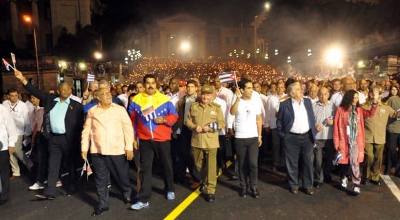 La primera Marcha de las Antorchas fue impulsada por Fidel Castro en 1953 en homenaje a José Martí