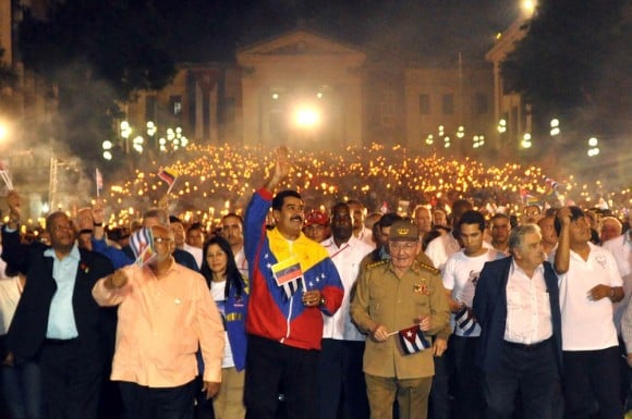 El pueblo cubano, fiel a su tradición de honrar a José Martí