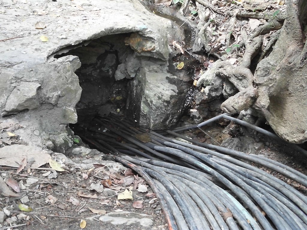 La fuente de agua que baja por cientos de metros de manguera hacia varios sectores.