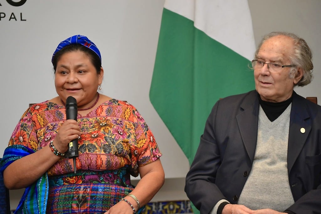 Rigoberta Menchú y Adolfo Pérez Esquivel, premios Nobel de la Paz