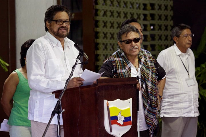 Militares colombianos y líderes FARC negocian cese del fuego