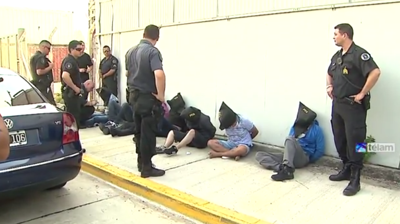 7 de los colombianos detenidos luego del ataque al Fiscal en Buenos Aires. Según un medio televisivo argentino, los colombianos sólo estaban armados de "punzones".