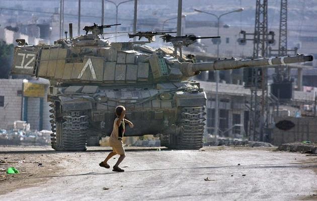 Endurecimiento de las penas para aquellos que lancen piedras.