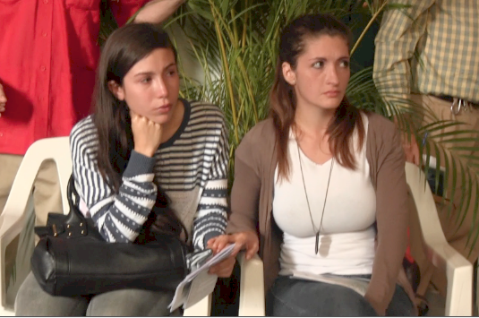 Magdalena y Selva del Río, en la entrega de la Orden del Libertador a Paul Del Río en el cuartel San Carlos