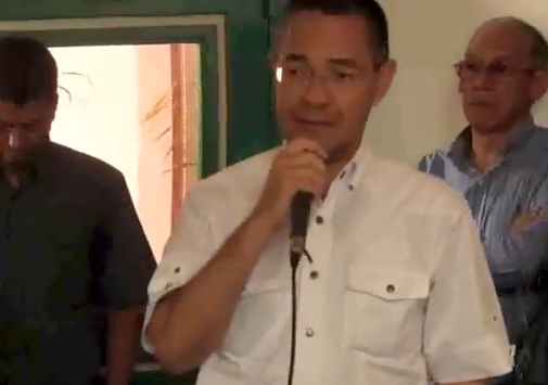 Ernesto Villegas, jefe del Gobierno del Distrito Capital se dirige a los presentes en la entrega de la orden del Libertador, post morten a Paul Del Río en el cuartel San Carlos