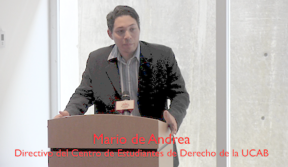 Trabajo vs Capital en la UCAB, Mario De Andrea, directivo del Centro de Estudiantes de Derecho, en su papel de moderador abrió el encuentro señalando que: ``La idea es hacer una confrontación de ideas, vamos a poner sobre la balanza dos visiones del país donde la economía es el punto central´´