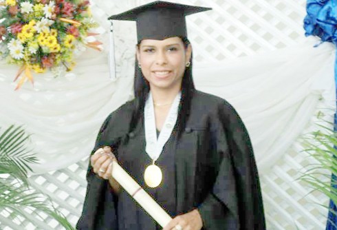 Foto en vida de la periodista Luisana Salas Atencio, asesinada el 21 de Junio en la parroquia Urimare, Vargas
