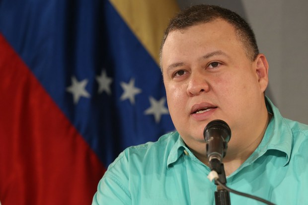 "Partimos de la convicción, nosotros como responsables del ministerio, ellos como voceros, de la necesidad de que sea un espacio de mucha vitalidad, que no cedamos a la tentación de comenzar a actuar por inercia", subrayó.