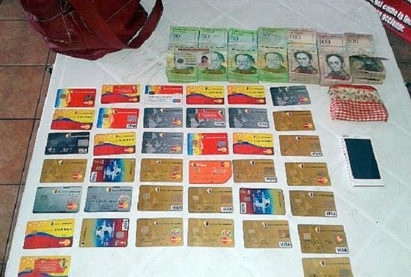 Arsenal de tarjetas de crédito y dinero efectivo que llevaba para Colombia, Carmen Molina