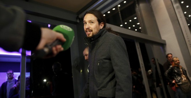 El candidato de Podemos a la Presidencia del Gobierno, Pablo Iglesias, ha votado esta mañana en el IES Tirso de Molina, de la Avenida de la Albufera, durante la jornada de elecciones generales de hoy, 20D