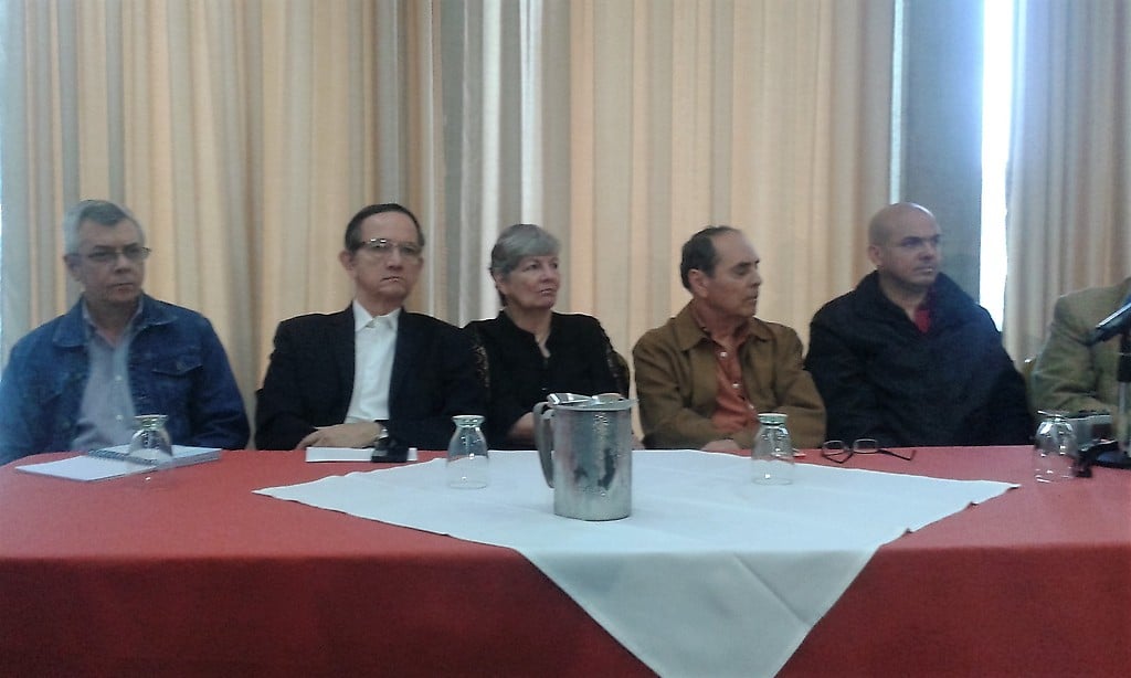 Gonzalo Gómez, Gustavo Márquez, Héctor Navarro, Cliver Alcalá y Freddy Gutiérrez, en la rueda de prensa de la Plataforma en Defensa de la Constitución