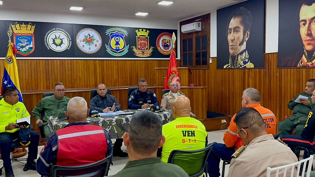 Ministro Ceballos Ichaso en reunión de seguridad en el estado Sucre
