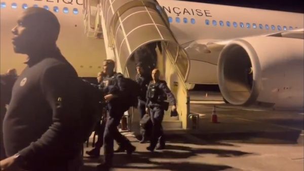 Nueva Caledonia, de 270.000 habitantes, está desde el miércoles pasado bajo el estado de emergencia decretado por el Gobierno de Emmanuel Macron