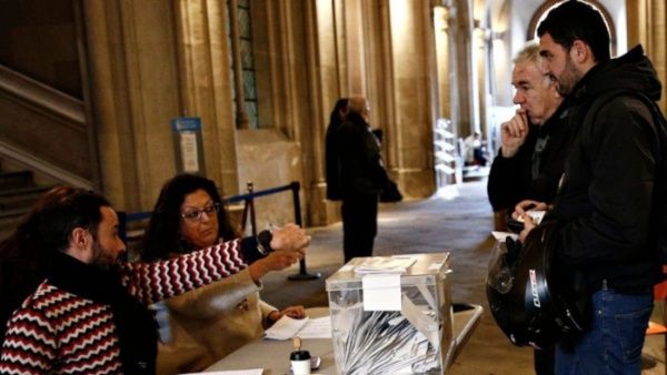 Los 2.695 puntos de votación abrieron sus puertas para dar inicio a la jornada de votaciones en Cataluña