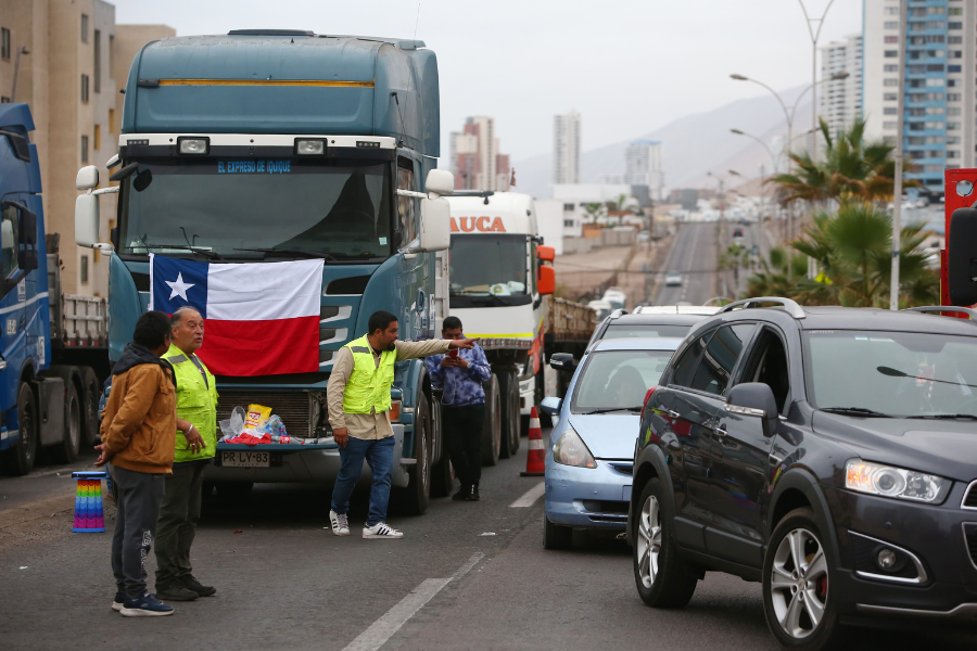 Camioneros inician paro indefinido por los problemas de inseguridad en Chile