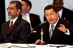 Presidente Chávez junto al Ministro de Industrias Básicas y Minería, Víctor Álvarez, durante la inauguración de la Compañía Nacional de Industrias Básicas (Coniba).
