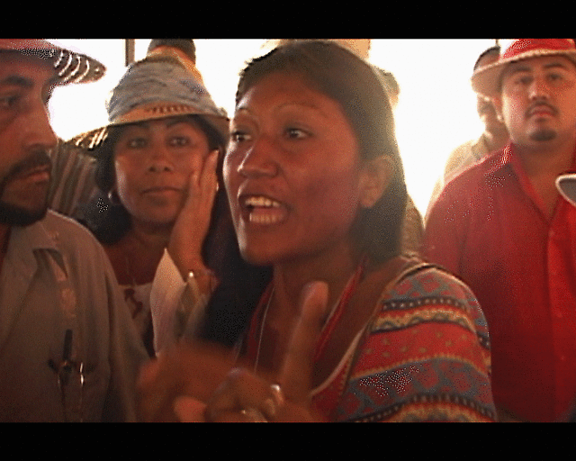 joven indígena interpela a directivos de orpiz y diputado montiel ante los medios