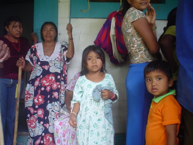niños wayúu en la estación Sierra Azul