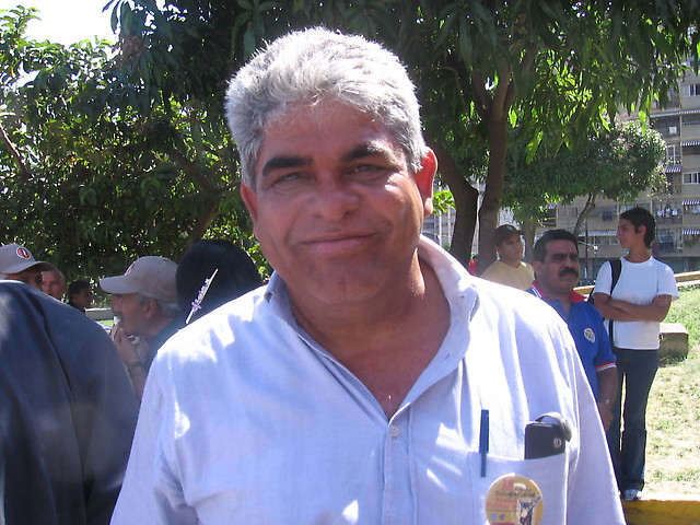 El revolucionario Dimas Petit, ex guerrillero (PRV-FALN) y preso político del Punto Fijismo, co-organizador del evento