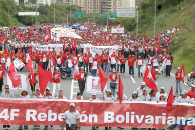 La Av. Bolívar full y seguía marchando gente en en la Cota Mil a la altura de Altamira.