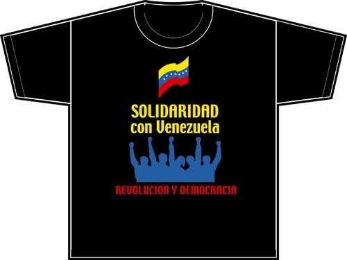 Diseño de franela traido por jóven estadounidense para distribuir en marchas y eventos de solidaridad con Venezuela en EE.UU. Nótese el uso creativo del logo de Aporrea, el cual es de libre uso al no ser marca registrada y no tener copyright.