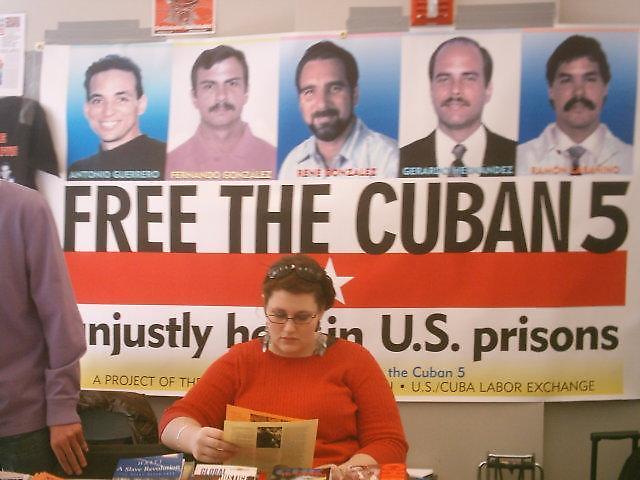 El Comite por la libertad de los 5 Patriotas Cubanos presos del imperio también dijo Presente!
